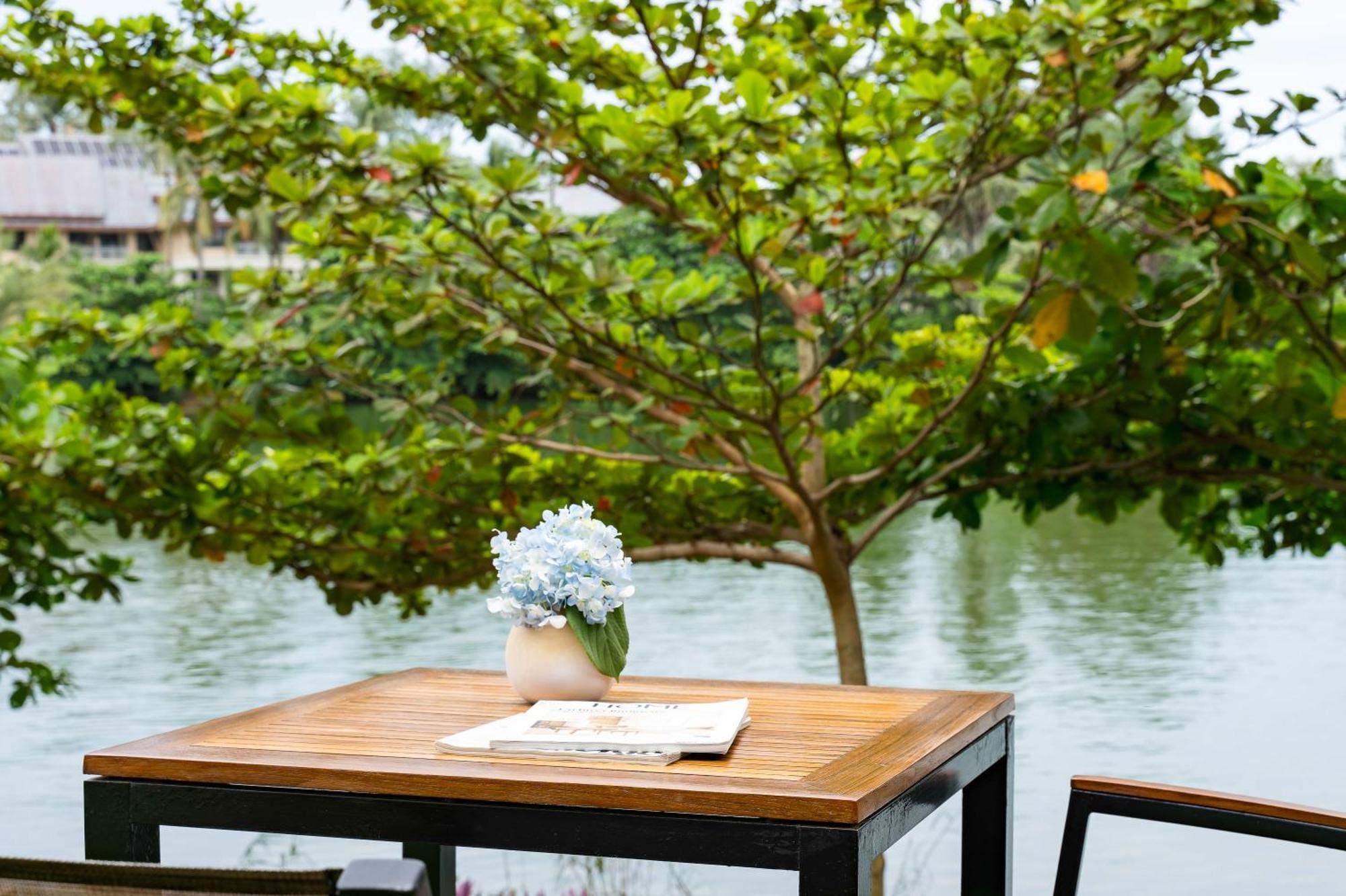 Saii Laguna Phuket Bang Tao-stranden Eksteriør bilde The view of the lake from the restaurant
