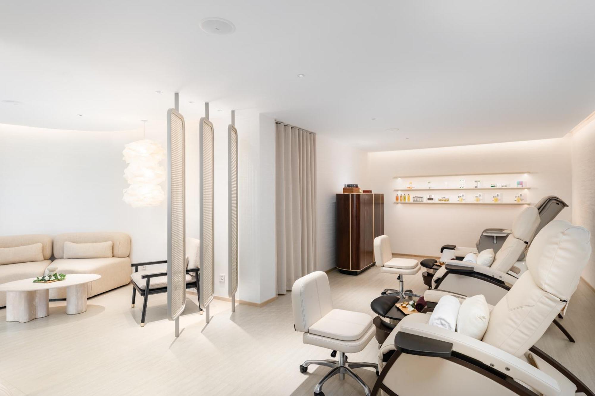 Saii Laguna Phuket Bang Tao-stranden Eksteriør bilde The interior of a medical spa